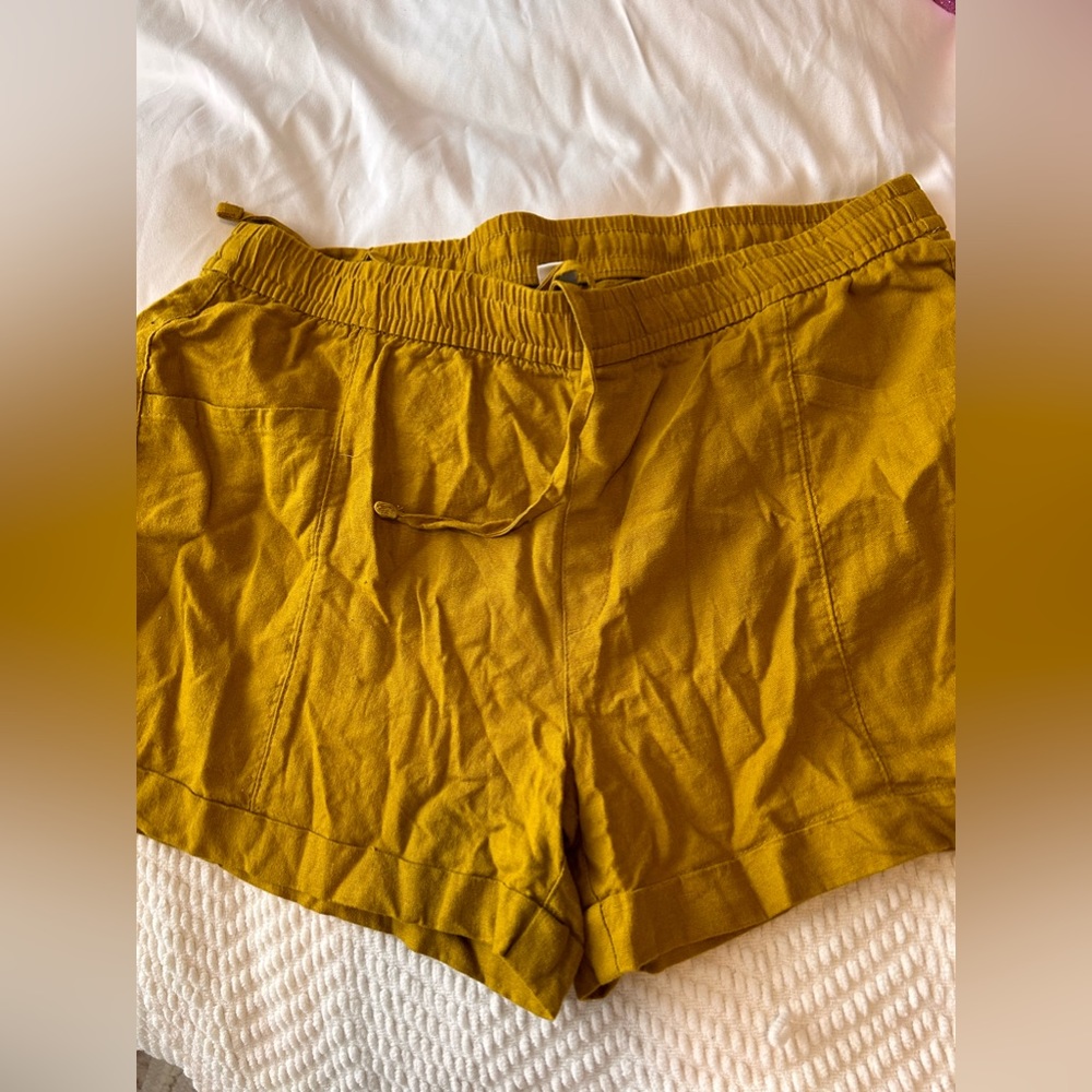 Woman’s large mustard, yellow old navy shorts.